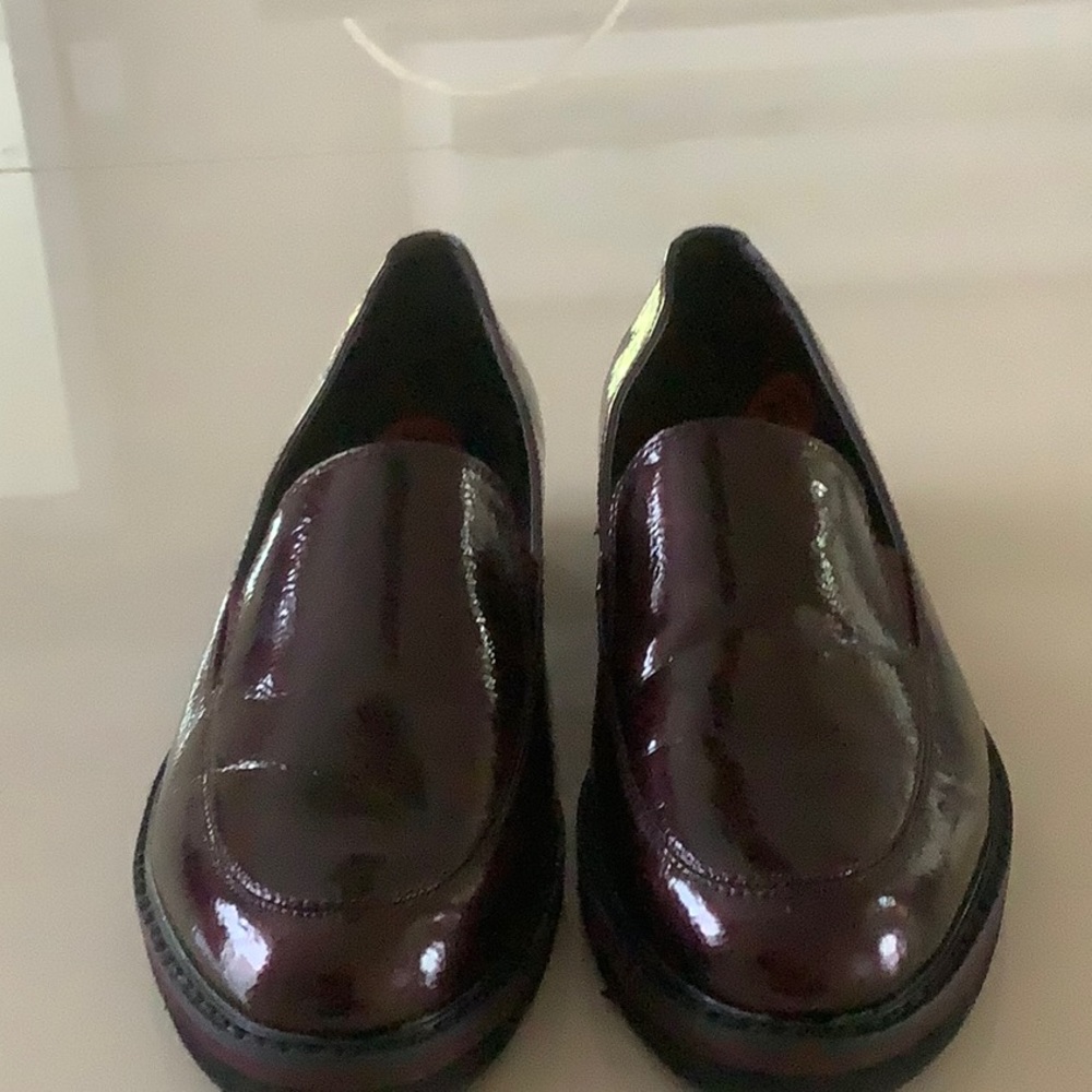 White Mountain Women Loafers Vino Tatum Size 10M used Vegan Patent Leather